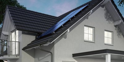 Ein Dach mit einer Photovoltaik-Solarthermie